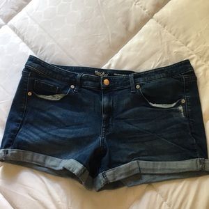 Mossimo Mid-Rise Midi Jean Shorts (Medium Wash)